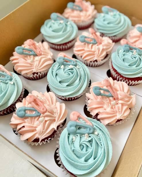 Gender reveal cup cakes
