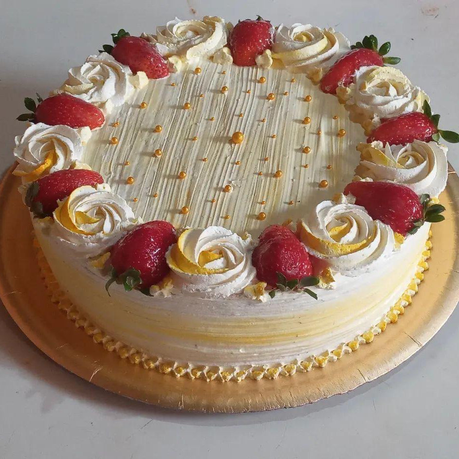 Mango and strawberry sponge cake